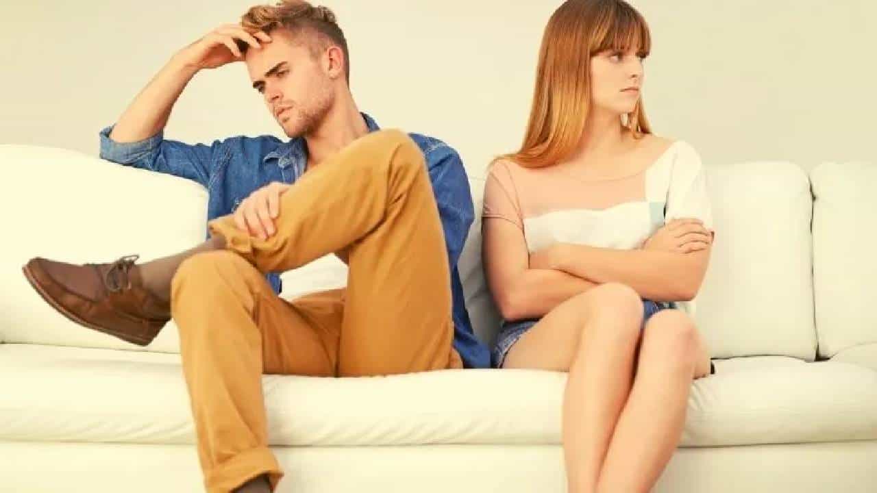 Relationship: ಸಂಗಾತಿಯ ತಪ್ಪನ್ನು ತಿಳಿಸಲು ಈ ವಿಧಾನ ಬಳಸಿ, ಜಗಳದಿಂದ ದೂರವಿರಿ Relationship: ಸಂಗಾತಿಯ ತಪ್ಪನ್ನು ತಿಳಿಸಲು ಈ ವಿಧಾನ ಬಳಸಿ, ಜಗಳದಿಂದ ದೂರವಿರಿ