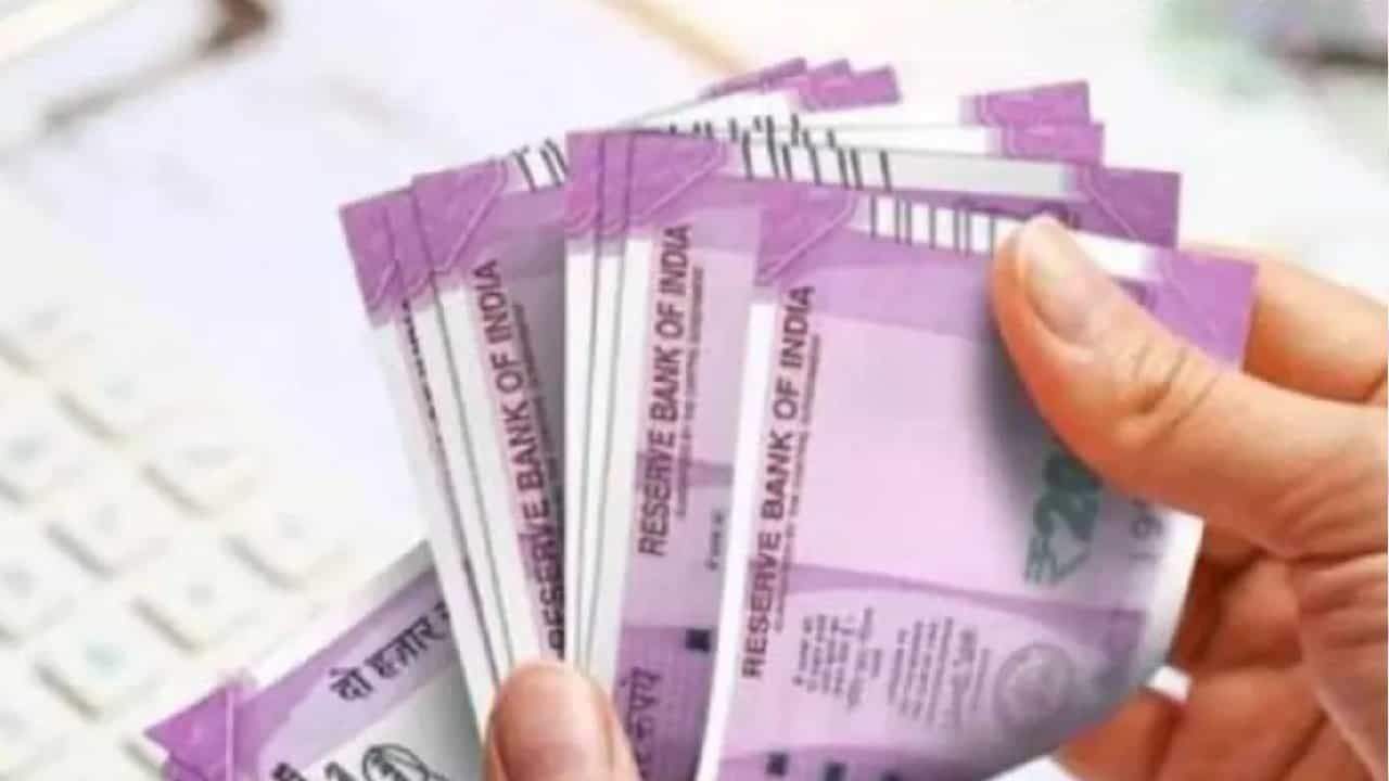PF Interest: ನಾಲ್ಕು ದಶಕಗಳ ಕನಿಷ್ಠ ಮಟ್ಟಕ್ಕೆ ಕುಸಿದ ಪಿಎಫ್ ಬಡ್ಡಿ ದರ ಶೇ 8.1ಕ್ಕೆ PF Interest: ನಾಲ್ಕು ದಶಕಗಳ ಕನಿಷ್ಠ ಮಟ್ಟಕ್ಕೆ ಕುಸಿದ ಪಿಎಫ್ ಬಡ್ಡಿ ದರ ಶೇ 8.1ಕ್ಕೆ