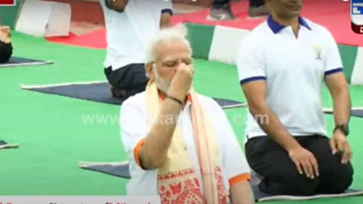 PM Modi in Mysuru: ಯೋಗದ ಪ್ರತಿಯೊಂದು ಆಸನವನ್ನು ಪ್ರಧಾನಿ ನರೇಂದ್ರ ಮೋದಿ ನಿರಾಯಸವಾಗಿ ಮಾಡಿದರು! PM Modi in Mysuru: ಯೋಗದ ಪ್ರತಿಯೊಂದು ಆಸನವನ್ನು ಪ್ರಧಾನಿ ನರೇಂದ್ರ ಮೋದಿ ನಿರಾಯಸವಾಗಿ ಮಾಡಿದರು!