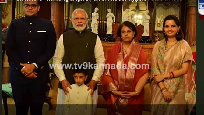 PM Modi In Mysuru: ಉಪಹಾರದ ನಂತರ ಒಡೆಯರ್ ಮನೆತನದ ಸದಸ್ಯರೊಂದಿಗೆ ಪ್ರಧಾನಿ ಮೋದಿ ಸ್ವಲ್ಪ ಸಮಯವನ್ನು ಕಳೆದರು PM Modi In Mysuru: ಉಪಹಾರದ ನಂತರ ಒಡೆಯರ್ ಮನೆತನದ ಸದಸ್ಯರೊಂದಿಗೆ ಪ್ರಧಾನಿ ಮೋದಿ ಸ್ವಲ್ಪ ಸಮಯವನ್ನು ಕಳೆದರು