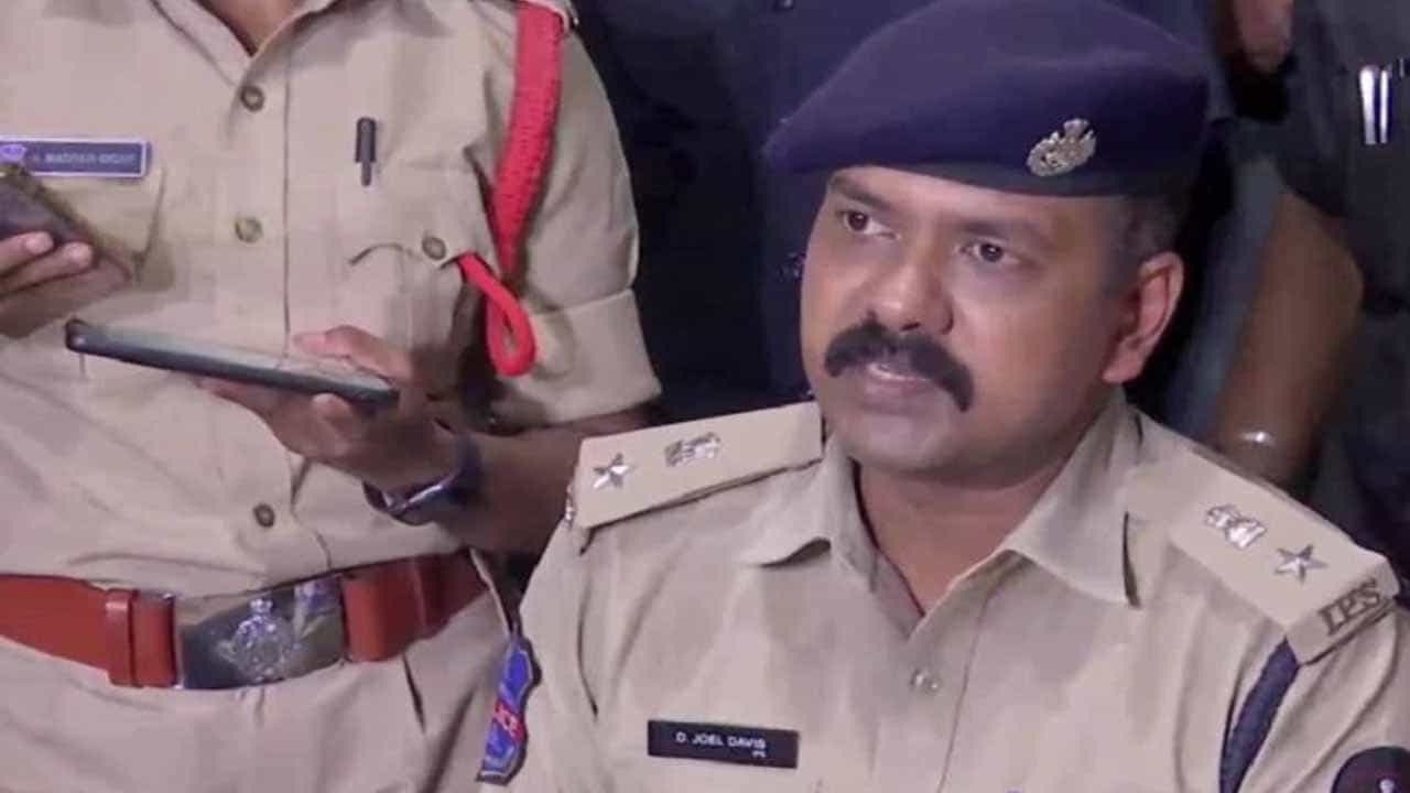 ಹೈದರಾಬಾದ್ ಅಪ್ರಾಪ್ತೆ ಮೇಲಿನ ಸಾಮೂಹಿಕ ರೇಪ್ ಪ್ರಕರಣದಲ್ಲಿ ಒಬ್ಬನ ಬಂಧನ, ಉಳಿದವರ ಬಗ್ಗೆ ಸುಳಿವು, ಆರೋಪಿಗಳಲ್ಲಿ 3 ಅಪ್ರಾಪ್ತರು! ಹೈದರಾಬಾದ್ ಅಪ್ರಾಪ್ತೆ ಮೇಲಿನ ಸಾಮೂಹಿಕ ರೇಪ್ ಪ್ರಕರಣದಲ್ಲಿ ಒಬ್ಬನ ಬಂಧನ, ಉಳಿದವರ ಬಗ್ಗೆ ಸುಳಿವು, ಆರೋಪಿಗಳಲ್ಲಿ 3 ಅಪ್ರಾಪ್ತರು!