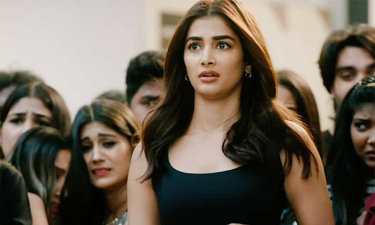 Pooja Hegde: ಇಂಡಿಗೋ ವಿಮಾನದಲ್ಲಿ ಪೂಜಾ ಹೆಗ್ಡೆಗೆ ಕೆಟ್ಟ ಅನುಭವ; ಕ್ಷಮೆ ಕೇಳಿದ ಸಂಸ್ಥೆ Pooja Hegde: ಇಂಡಿಗೋ ವಿಮಾನದಲ್ಲಿ ಪೂಜಾ ಹೆಗ್ಡೆಗೆ ಕೆಟ್ಟ ಅನುಭವ; ಕ್ಷಮೆ ಕೇಳಿದ ಸಂಸ್ಥೆ