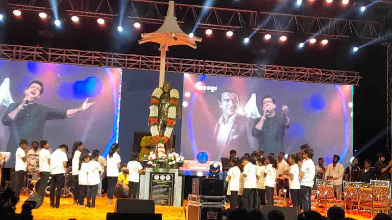 Raghavendra Rajkumar gets emotional in Puneeth Rajkumar statue inauguration function in hospet vijayanagara
