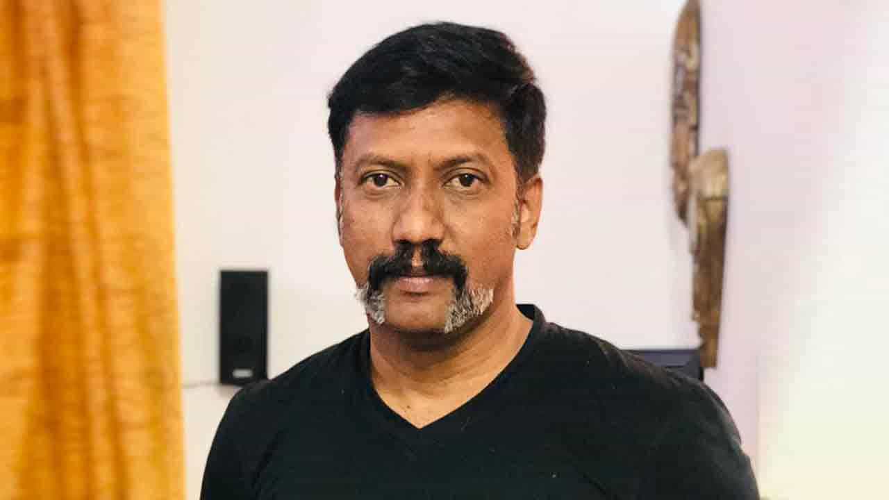 ಪೊಲೀಸ್ ಪಾಠ: ಎಸ್ಎಸ್ಎಲ್ಸಿ ಫೇಲಾದ ವಿದ್ಯಾರ್ಥಿಗಳ ಕೈ ಹಿಡಿದ ಇನ್ಸ್ಪೆಕ್ಟರ್, ಓದು ಮುಂದುವರೆಸಲು ನೆರವು ಪೊಲೀಸ್ ಪಾಠ: ಎಸ್ಎಸ್ಎಲ್ಸಿ ಫೇಲಾದ ವಿದ್ಯಾರ್ಥಿಗಳ ಕೈ ಹಿಡಿದ ಇನ್ಸ್ಪೆಕ್ಟರ್, ಓದು ಮುಂದುವರೆಸಲು ನೆರವು