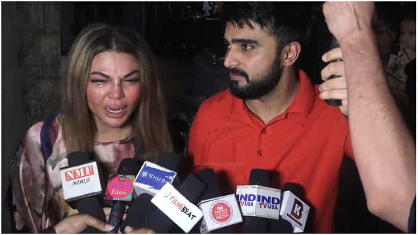 Rakhi Sawant: ರಾಖಿ ಸಾವಂತ್ ಜೀವನ ಹಾಳು ಮಾಡಲು ಮಾಜಿ ಗಂಡನ ಪ್ಲ್ಯಾನ್; ಪೊಲೀಸ್ ಠಾಣೆ ಎದುರು ಬಿಕ್ಕಿ ಬಿಕ್ಕಿ ಅತ್ತ ನಟಿ