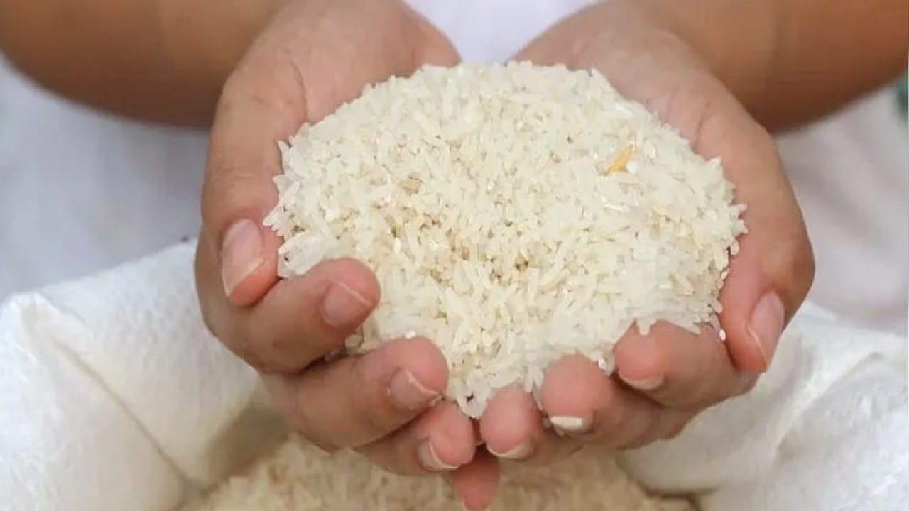 Price Hike In Rice: ಅಕ್ಕಿ ಬೆಲೆಯಲ್ಲಿ ಶೇಕಡಾ 10ರಷ್ಟು ಏರಿಕೆ; ಕಾರಣ ಏನೆಂಬುದರ ವಿವರ ಇಲ್ಲಿದೆ Price Hike In Rice: ಅಕ್ಕಿ ಬೆಲೆಯಲ್ಲಿ ಶೇಕಡಾ 10ರಷ್ಟು ಏರಿಕೆ; ಕಾರಣ ಏನೆಂಬುದರ ವಿವರ ಇಲ್ಲಿದೆ