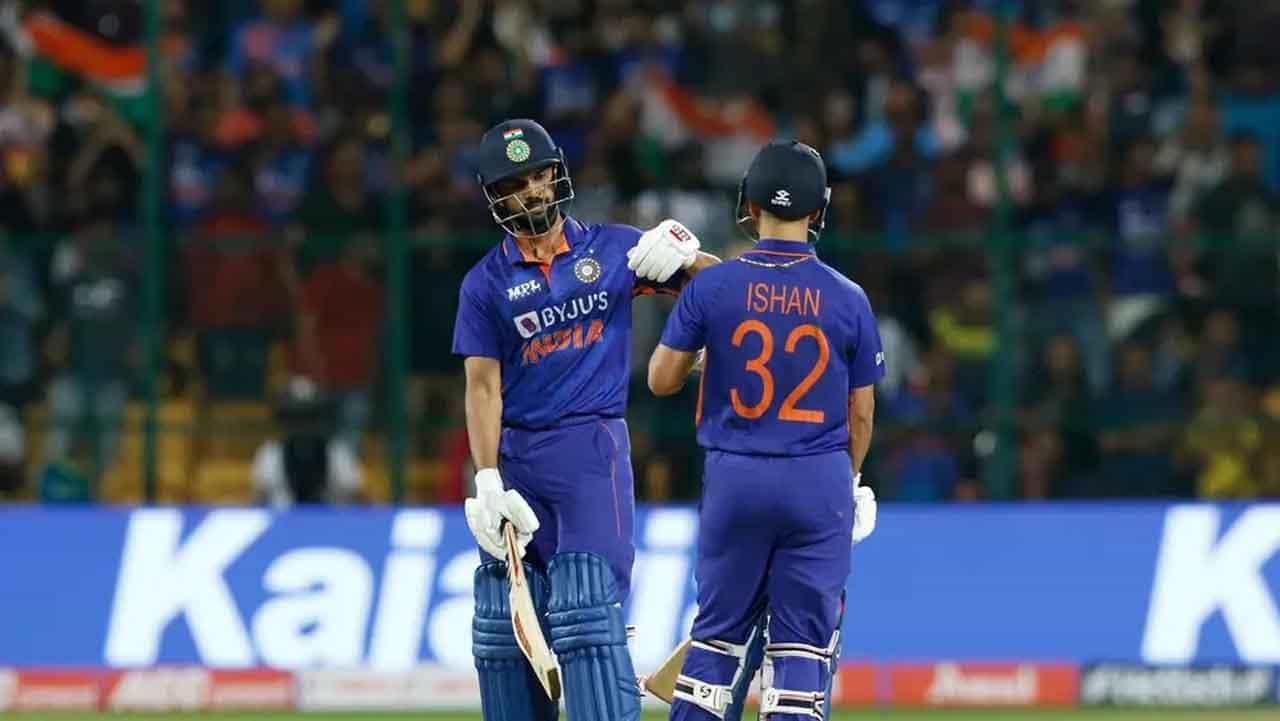 IND vs SA: ಇದೇನ ಸಭ್ಯತೆ? ಸೆಲ್ಫಿ ಕೇಳಿದ ಗ್ರೌಂಡ್ಸ್ಮನ್ ಜೊತೆ ರುತುರಾಜ್ ಅನುಚಿತ ವರ್ತನೆ..! ವಿಡಿಯೋ ನೋಡಿ IND vs SA: ಇದೇನ ಸಭ್ಯತೆ? ಸೆಲ್ಫಿ ಕೇಳಿದ ಗ್ರೌಂಡ್ಸ್ಮನ್ ಜೊತೆ ರುತುರಾಜ್ ಅನುಚಿತ ವರ್ತನೆ..! ವಿಡಿಯೋ ನೋಡಿ