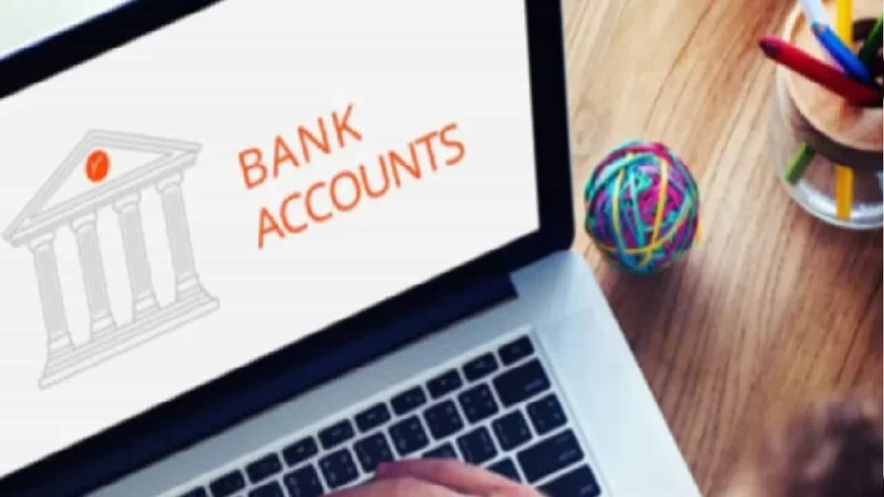 Interest On Savings Account: ಉಳಿತಾಯ ಖಾತೆಯಲ್ಲಿನ ಮೊತ್ತಕ್ಕೇ ಶೇ 6.75ರ ತನಕ ಬಡ್ಡಿ ದರ ನೀಡುವ ಬ್ಯಾಂಕ್ಗಳಿವು Interest On Savings Account: ಉಳಿತಾಯ ಖಾತೆಯಲ್ಲಿನ ಮೊತ್ತಕ್ಕೇ ಶೇ 6.75ರ ತನಕ ಬಡ್ಡಿ ದರ ನೀಡುವ ಬ್ಯಾಂಕ್ಗಳಿವು