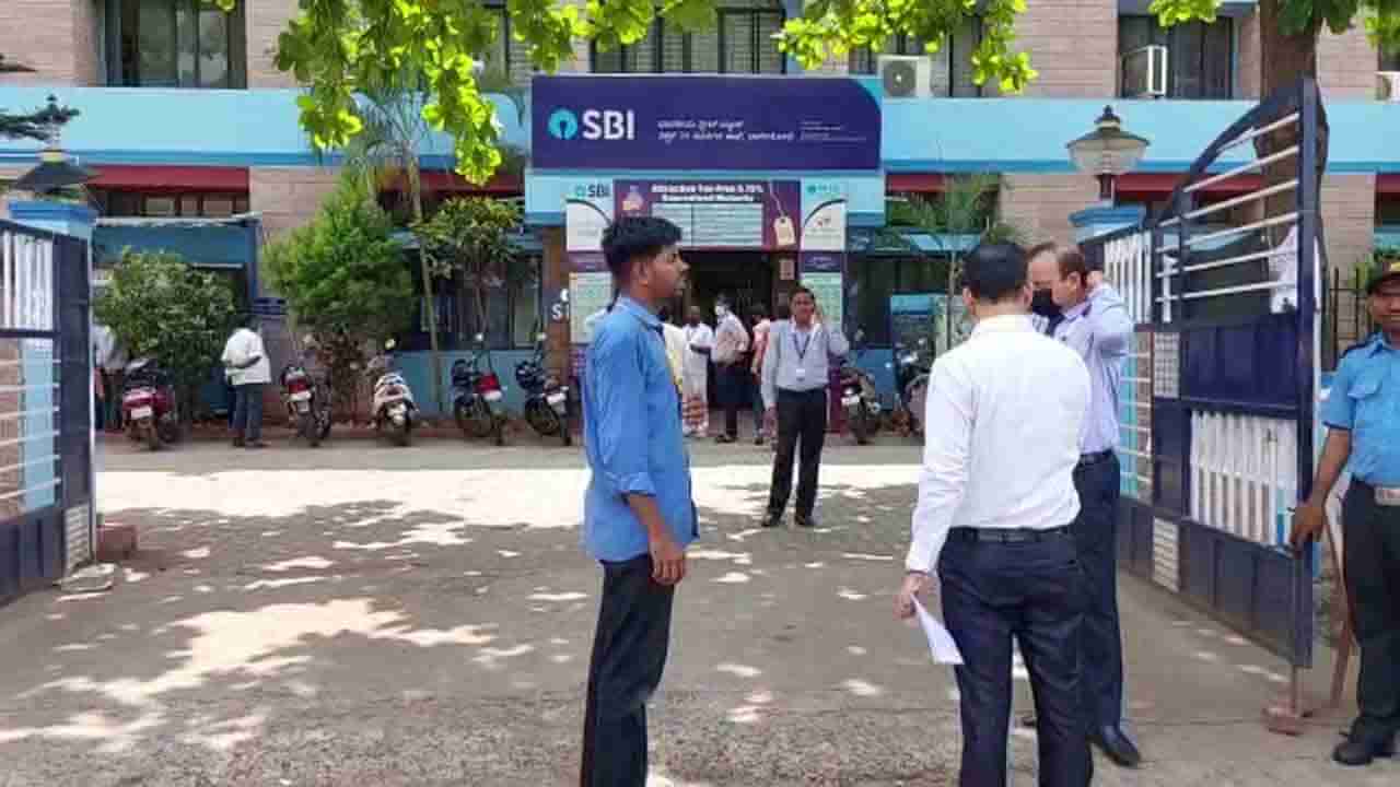 ಬ್ಯಾಂಕ್ ಕ್ಯಾಶಿಯರ್ ವಿರುದ್ಧ 1 ಕೋಟಿ 60 ಲಕ್ಷ ರೂಪಾಯಿ ವಂಚನೆ ಆರೋಪ; ಬ್ಯಾಂಕ್ ಕ್ಯಾಶಿಯರ್ ಸೇರಿದಂತೆ ಕೆಲ ಸಿಬ್ಬಂದಿ ಅಮಾನತು