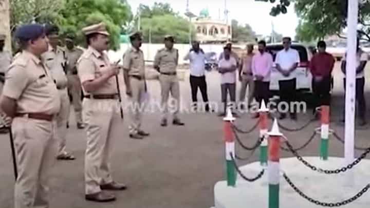 ಭೀಮಾತೀರದ ರೌಡಿಗಳ ಪರೇಡ್ ನಡೆಸಿ ಅಪರಾಧ ಕೃತ್ಯಗಳಲ್ಲಿ ಭಾಗಿಯಾದರೆ ಗ್ರಹಾಚಾರ ನೆಟ್ಟಗಿರದು ಅಂತ ಎಚ್ಚರಿಸಿದರು ವಿಜಯಪುರ ಎಸ್ ಪಿ ಭೀಮಾತೀರದ ರೌಡಿಗಳ ಪರೇಡ್ ನಡೆಸಿ ಅಪರಾಧ ಕೃತ್ಯಗಳಲ್ಲಿ ಭಾಗಿಯಾದರೆ ಗ್ರಹಾಚಾರ ನೆಟ್ಟಗಿರದು ಅಂತ ಎಚ್ಚರಿಸಿದರು ವಿಜಯಪುರ ಎಸ್ ಪಿ