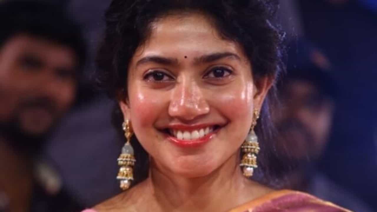 Sai Pallavi: ನಟಿ ಸಾಯಿ ಪಲ್ಲವಿಗೆ ಜನರು ‘ಲೇಡಿ ಪವರ್ ಸ್ಟಾರ್’ ಅಂತ ಕರೆಯೋದು ಯಾಕೆ? ಇಲ್ಲಿದೆ ಕಾರಣ.. Sai Pallavi: ನಟಿ ಸಾಯಿ ಪಲ್ಲವಿಗೆ ಜನರು ‘ಲೇಡಿ ಪವರ್ ಸ್ಟಾರ್’ ಅಂತ ಕರೆಯೋದು ಯಾಕೆ? ಇಲ್ಲಿದೆ ಕಾರಣ..