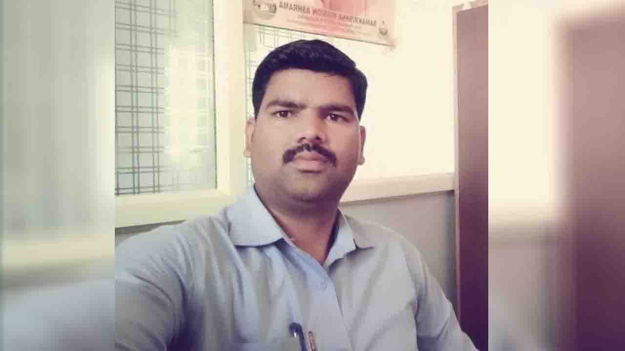 ಬಿ.ಕಾಂ ವಿದ್ಯಾರ್ಥಿನಿ ಮೇಲೆ ಸಹಾಯಕ ಪ್ರಾಧ್ಯಾಪಕನಿಂದ ಲೈಂಗಿಕ ದೌರ್ಜನ್ಯ ಆರೋಪ; ಮೂರು ತಿಂಗಳ ಗರ್ಭಿಣಿ ಆದ ಯುವತಿ, ಕೇಸ್ ದಾಖಲು ಬಿ.ಕಾಂ ವಿದ್ಯಾರ್ಥಿನಿ ಮೇಲೆ ಸಹಾಯಕ ಪ್ರಾಧ್ಯಾಪಕನಿಂದ ಲೈಂಗಿಕ ದೌರ್ಜನ್ಯ ಆರೋಪ; ಮೂರು ತಿಂಗಳ ಗರ್ಭಿಣಿ ಆದ ಯುವತಿ, ಕೇಸ್ ದಾಖಲು