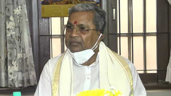 ತಕ್ಷಣ ಸಿದ್ದರಾಮಯ್ಯನ್ನ ಬಂಧಿಸಿ ನನಗೆ ನ್ಯಾಯ ಕೊಡಿಸಿ; ಸಿದ್ದು ವಿರುದ್ಧ ಜಾತಿ ನಿಂದನೆ ದೂರು ದಾಖಲಿಸಿದ ಛಲವಾದಿ ನಾರಾಯಣಸ್ವಾಮಿ