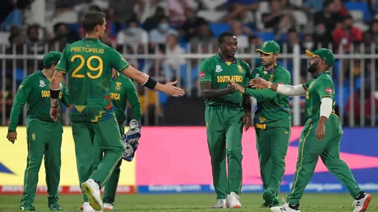 IND vs SA: ಭಾರತಕ್ಕೆ ವಿಶ್ವ ದಾಖಲೆ ಮಾಡಲು ಬಿಡುವುದಿಲ್ಲ ಎನ್ನುತ್ತಾ ದೆಹಲಿಗೆ ಬಂದಿಳಿದ ಆಫ್ರಿಕಾ ಪಡೆ..! IND vs SA: ಭಾರತಕ್ಕೆ ವಿಶ್ವ ದಾಖಲೆ ಮಾಡಲು ಬಿಡುವುದಿಲ್ಲ ಎನ್ನುತ್ತಾ ದೆಹಲಿಗೆ ಬಂದಿಳಿದ ಆಫ್ರಿಕಾ ಪಡೆ..!