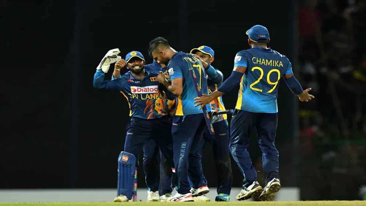 SL vs AUS: 6 ಎಸೆತ, 19 ರನ್ ಬೇಕು; 3 ಬೌಂಡರಿ ಬಾರಿಸಿದ ಆಸೀಸ್! ಕೊನೆಯ ಓವರ್ ರೋಚಕತೆ ಹೇಗಿತ್ತು ಗೊತ್ತಾ? SL vs AUS: 6 ಎಸೆತ, 19 ರನ್ ಬೇಕು; 3 ಬೌಂಡರಿ ಬಾರಿಸಿದ ಆಸೀಸ್! ಕೊನೆಯ ಓವರ್ ರೋಚಕತೆ ಹೇಗಿತ್ತು ಗೊತ್ತಾ?