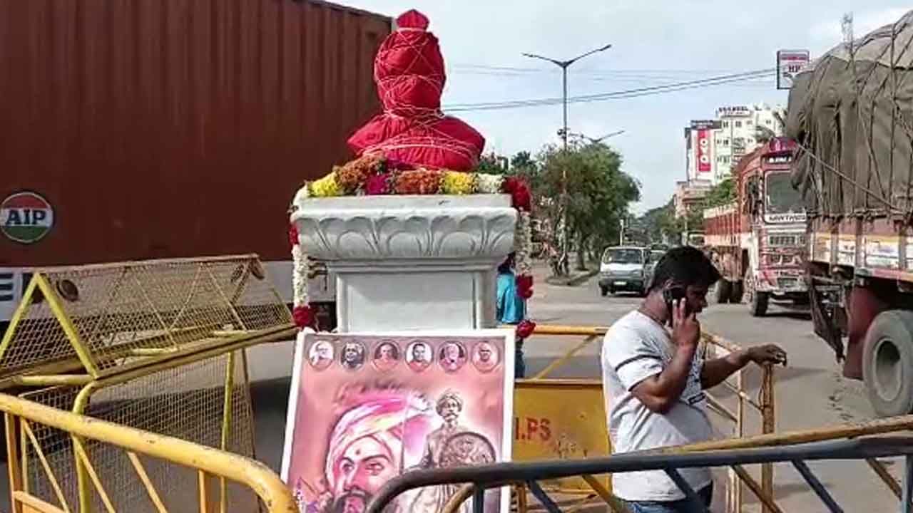 ಕೋಲಾರದಲ್ಲಿ ರಾತ್ರೋರಾತ್ರಿ ಕೆಂಪೇಗೌಡ ಪ್ರತಿಮೆ ಸ್ಥಾಪನೆ! ವಿವಾದ ಕೇಂದ್ರವಾದ ಮಾಲೂರಿನ ಬಾಲಾಜಿ ಸರ್ಕಲ್