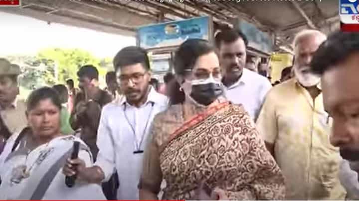 ಬೆಂಗಳೂರಿನಿಂದ ಮಂಡ್ಯಗೆ ರೈಲಿನಲ್ಲಿ ಪ್ರಯಾಣಿಸಿ ಸರಳತೆ ಮೆರೆದರು ಸಂಸದೆ ಸುಮಲತಾ ಅಂಬರೀಷ್ ಬೆಂಗಳೂರಿನಿಂದ ಮಂಡ್ಯಗೆ ರೈಲಿನಲ್ಲಿ ಪ್ರಯಾಣಿಸಿ ಸರಳತೆ ಮೆರೆದರು ಸಂಸದೆ ಸುಮಲತಾ ಅಂಬರೀಷ್