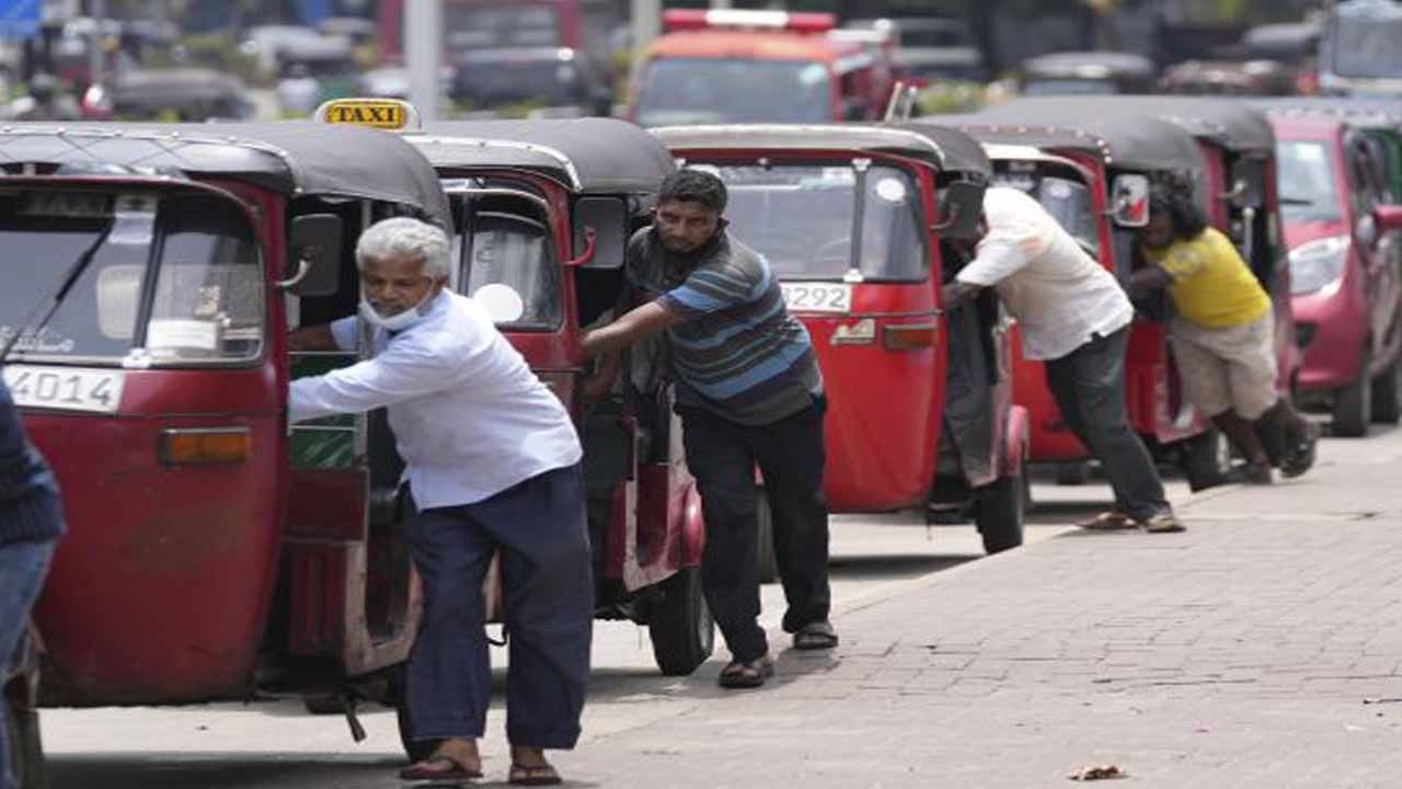 ತೀವ್ರ ಆರ್ಥಿಕ ಬಿಕ್ಕಟ್ಟು: ಹೊರದೇಶಗಳಲ್ಲಿ ನೌಕರಿ ಮಾಡಲಿಚ್ಛಿಸುವ ಯುವತಿಯರ ವಯೋಮಿತಿಯನ್ನು 21ಕ್ಕಿಳಿಸಿದ ಶ್ರೀಲಂಕಾ ಸರ್ಕಾರ