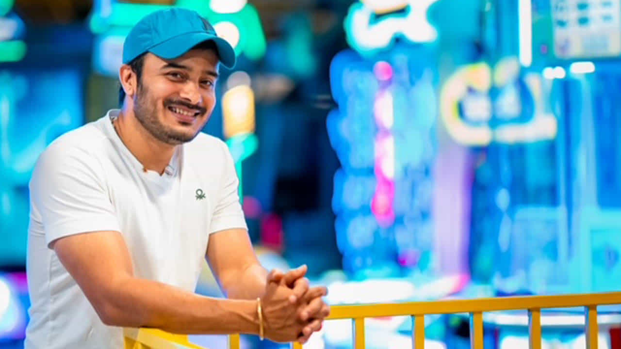 ನಿಗೂಢ ಪ್ರಪಂಚವನ್ನು ಪರಿಚಯಿಸಲಿದೆ ‘ತುರ್ತು ನಿರ್ಗಮನ’; ಹೊಸತನದ ಕಥೆ ಹೊತ್ತು ತಂದ ಹೇಮಂತ್ ಕುಮಾರ್ ನಿಗೂಢ ಪ್ರಪಂಚವನ್ನು ಪರಿಚಯಿಸಲಿದೆ ‘ತುರ್ತು ನಿರ್ಗಮನ’; ಹೊಸತನದ ಕಥೆ ಹೊತ್ತು ತಂದ ಹೇಮಂತ್ ಕುಮಾರ್
