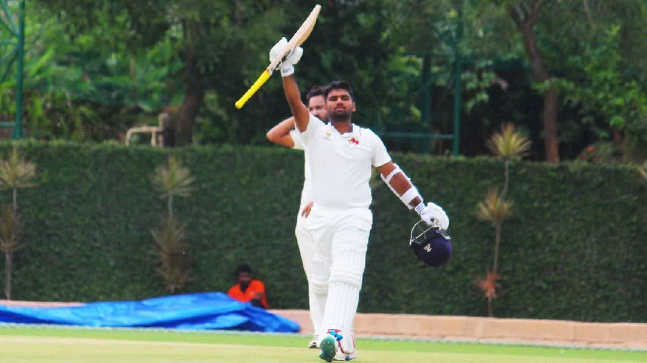 Ranji Trophy 2022: ಚೊಚ್ಚಲ ಪಂದ್ಯದಲ್ಲೇ ದ್ವಿಶತಕ ಬಾರಿಸಿ ದಾಖಲೆ ಬರೆದ ಮುಂಬೈ ಆಟಗಾರ Ranji Trophy 2022: ಚೊಚ್ಚಲ ಪಂದ್ಯದಲ್ಲೇ ದ್ವಿಶತಕ ಬಾರಿಸಿ ದಾಖಲೆ ಬರೆದ ಮುಂಬೈ ಆಟಗಾರ