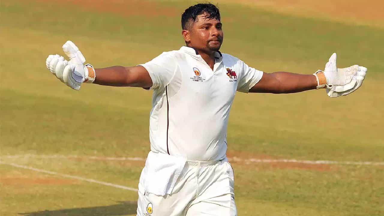 Ranji Trophy Final: ಭರ್ಜರಿ ಶತಕ ಸಿಡಿಸಿ ರಣಜಿ ಕ್ರಿಕೆಟ್ನಲ್ಲಿ ದಾಖಲೆ ಬರೆದ ಸರ್ಫರಾಜ್ ಖಾನ್ Ranji Trophy Final: ಭರ್ಜರಿ ಶತಕ ಸಿಡಿಸಿ ರಣಜಿ ಕ್ರಿಕೆಟ್ನಲ್ಲಿ ದಾಖಲೆ ಬರೆದ ಸರ್ಫರಾಜ್ ಖಾನ್