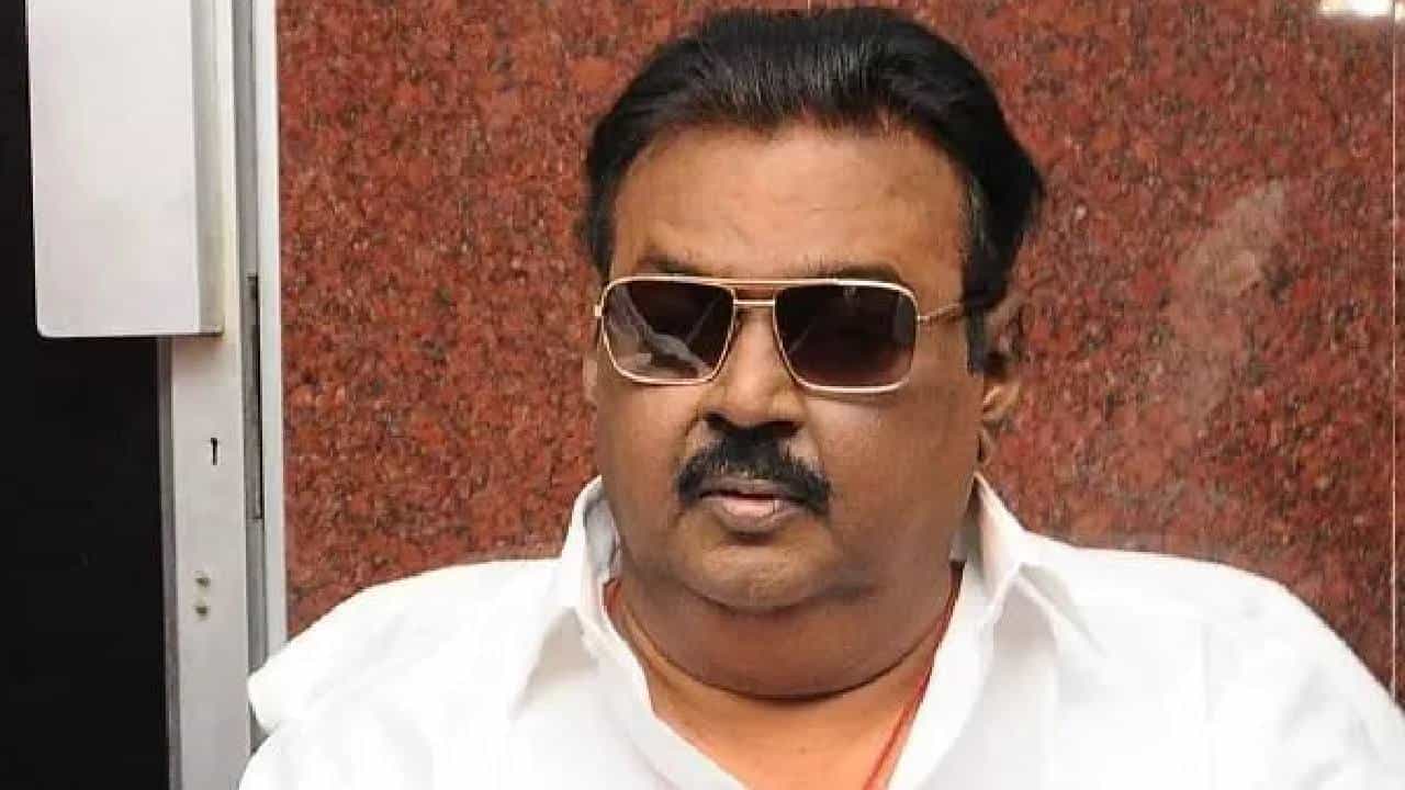 Vijaykanth: ಖ್ಯಾತ ನಟ ವಿಜಯ್ಕಾಂತ್ ಅವರ ಮೂರು ಬೆರಳು ಕತ್ತರಿಸಿದ ವೈದ್ಯರು..! Vijaykanth: ಖ್ಯಾತ ನಟ ವಿಜಯ್ಕಾಂತ್ ಅವರ ಮೂರು ಬೆರಳು ಕತ್ತರಿಸಿದ ವೈದ್ಯರು..!