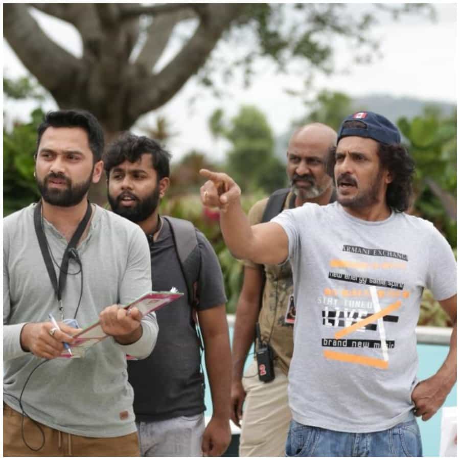 ಉಪೇಂದ್ರ ನಿರ್ದೇಶನದ ಸಿನಿಮಾ ಎಂದರೆ ಅಭಿಮಾನಿಗಳಿಗೆ ಎಲ್ಲಿಲ್ಲದ ಕ್ರೇಜ್. ಉಪ್ಪಿ ‘ಯುಐ’ ಸಿನಿಮಾ ಅನೌನ್ಸ್ ಮಾಡಿದಾಗಿನಿಂದ ಬೆಟ್ಟದಷ್ಟು ಕುತೂಹಲ ನಿರ್ಮಾಣ ಆಗಿದೆ. ಈಗ ಈ ಚಿತ್ರಕ್ಕೆ ಶೂಟಿಂಗ್ ಆರಂಭ ಆಗಿದೆ.
