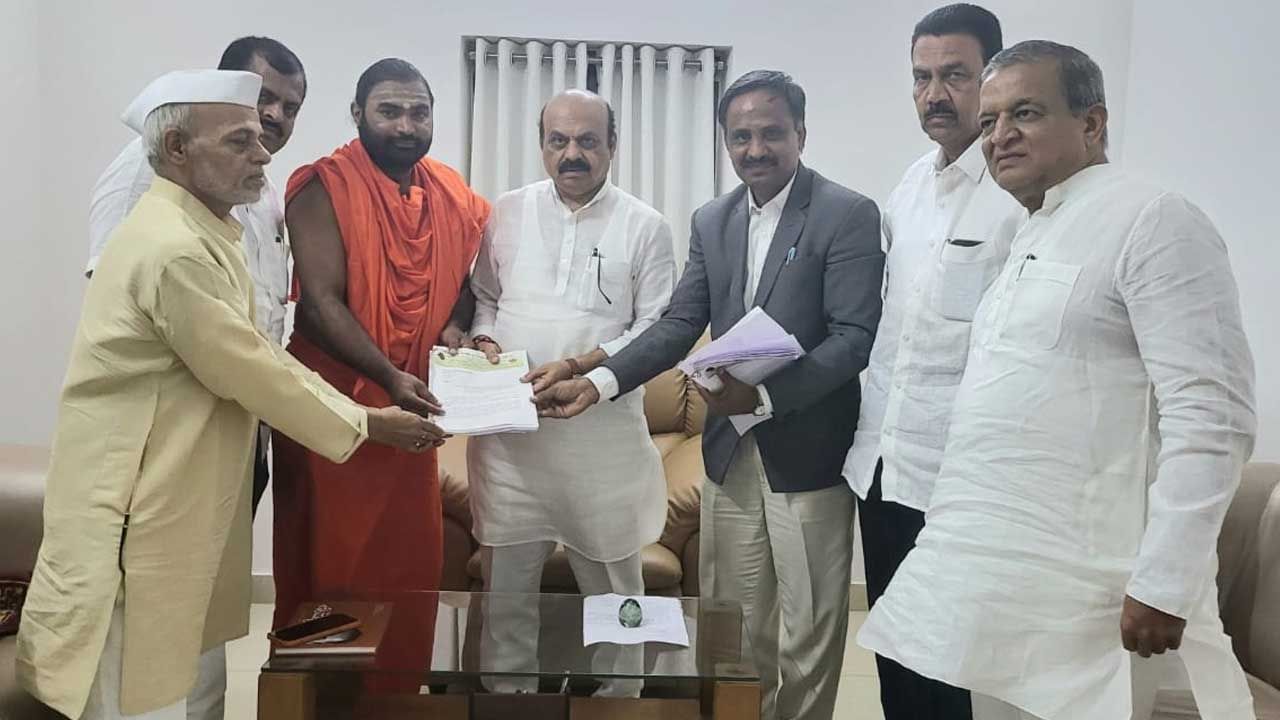 ಕರ್ನಾಟಕ ರಾಜ್ಯ ಹಿಂದುಳಿದ ಆಯೋಗದ ವರದಿ ಮೇಲೆ ಸೂಕ್ತ ಕ್ರಮ - ಬಸವರಾಜ ಬೊಮ್ಮಾಯಿಂದ ಭರವಸೆ: ಜಗದ್ಗುರು ವಚನಾನಂದ ಸ್ವಾಮೀಜಿ ಕರ್ನಾಟಕ ರಾಜ್ಯ ಹಿಂದುಳಿದ ಆಯೋಗದ ವರದಿ ಮೇಲೆ ಸೂಕ್ತ ಕ್ರಮ - ಬಸವರಾಜ ಬೊಮ್ಮಾಯಿಂದ ಭರವಸೆ: ಜಗದ್ಗುರು ವಚನಾನಂದ ಸ್ವಾಮೀಜಿ