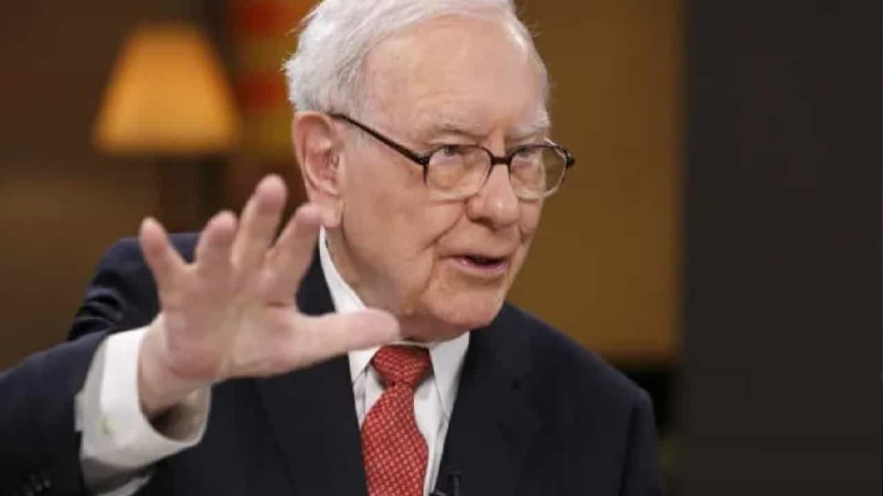 Warren Buffett: ಷೇರುಗಳಲ್ಲಿ ಹೂಡಿಕೆ ಮಾಡುವವರು ಹೂಡಿಕೆದಾರರ ಜಗದ್ಗುರು ವಾರೆನ್ ಬಫೆಟ್ ಮಾತುಗಳನ್ನೊಮ್ಮೆ ಕೇಳಿಸಿಕೊಳ್ಳಿ Warren Buffett: ಷೇರುಗಳಲ್ಲಿ ಹೂಡಿಕೆ ಮಾಡುವವರು ಹೂಡಿಕೆದಾರರ ಜಗದ್ಗುರು ವಾರೆನ್ ಬಫೆಟ್ ಮಾತುಗಳನ್ನೊಮ್ಮೆ ಕೇಳಿಸಿಕೊಳ್ಳಿ