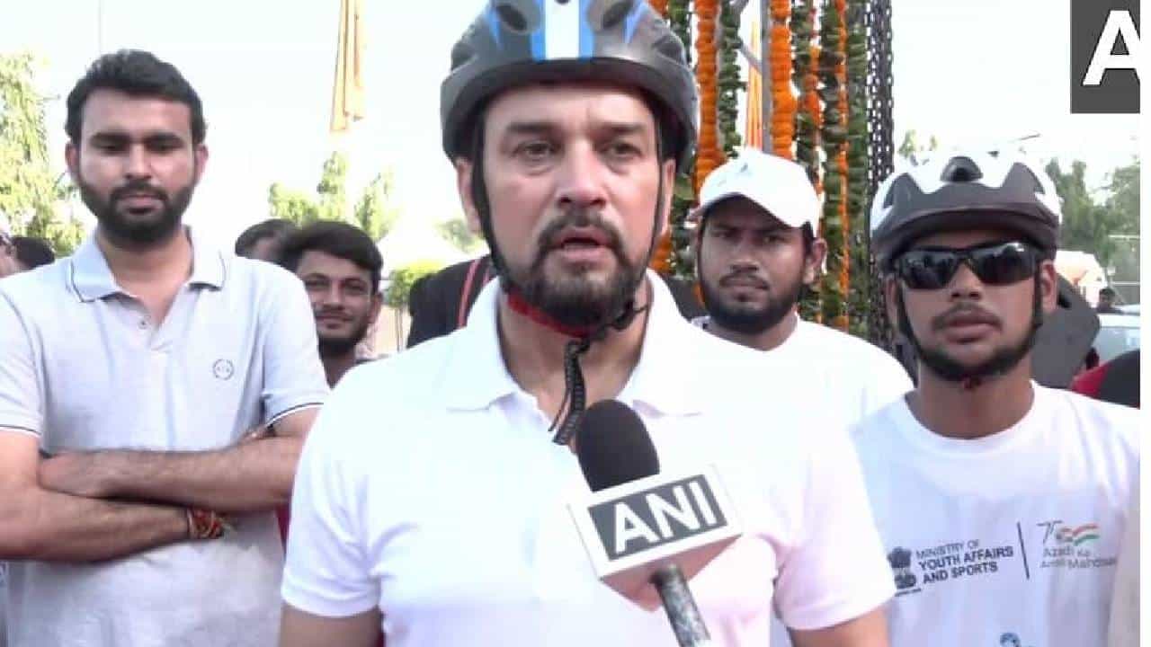 World Bicycle Day 2022: ವಿಶ್ವ ಸೈಕಲ್ ದಿನ; ರಾಷ್ಟ್ರವ್ಯಾಪಿ ಫಿಟ್ ಇಂಡಿಯಾ ರ್ಯಾಲಿಗೆ ಸಚಿವ ಅನುರಾಗ್ ಠಾಕೂರ್ ಚಾಲನೆ World Bicycle Day 2022: ವಿಶ್ವ ಸೈಕಲ್ ದಿನ; ರಾಷ್ಟ್ರವ್ಯಾಪಿ ಫಿಟ್ ಇಂಡಿಯಾ ರ್ಯಾಲಿಗೆ ಸಚಿವ ಅನುರಾಗ್ ಠಾಕೂರ್ ಚಾಲನೆ