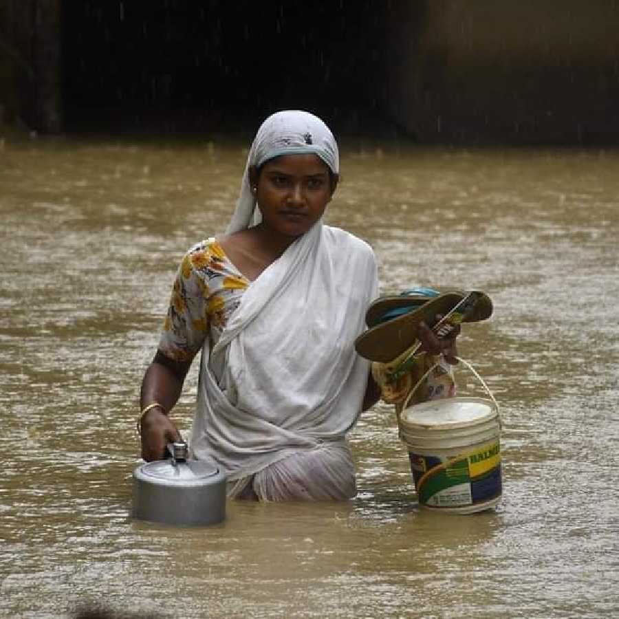 ಕಳೆದ ಎರಡು ದಿನಗಳಲ್ಲಿ ಸಂಭವಿಸಿದ ಪ್ರವಾಹದಲ್ಲಿ ಅಸ್ಸಾಂನಲ್ಲಿ 12 ಮತ್ತು ಮೇಘಾಲಯದಲ್ಲಿ 19 ಮಂದಿ ಸಾವನ್ನಪ್ಪಿದ್ದಾರೆ. ಮೇಘಾಲಯದ ಚಿರಾಪುಂಜಿಯಲ್ಲಿ ಕಳೆದ 82 ವರ್ಷಗಳಲ್ಲೇ ಅತಿ ಹೆಚ್ಚು ಮಳೆಯಾಗಿದೆ.