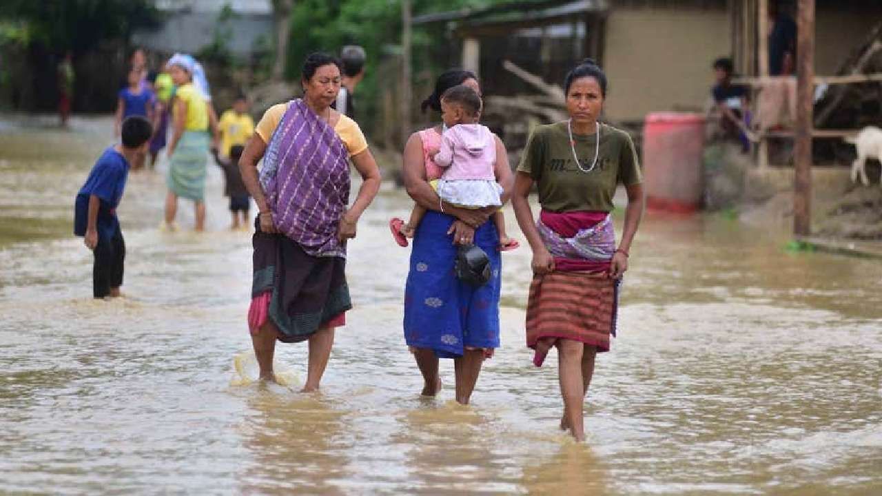 Assam Flood: ಅಸ್ಸಾಂ-ಮೇಘಾಲಯದಲ್ಲಿ ಪ್ರವಾಹದಿಂದ 1,700 ಗ್ರಾಮಗಳು ಮುಳುಗಡೆ; 16 ಜನ ಸಾವು Assam Flood: ಅಸ್ಸಾಂ-ಮೇಘಾಲಯದಲ್ಲಿ ಪ್ರವಾಹದಿಂದ 1,700 ಗ್ರಾಮಗಳು ಮುಳುಗಡೆ; 16 ಜನ ಸಾವು
