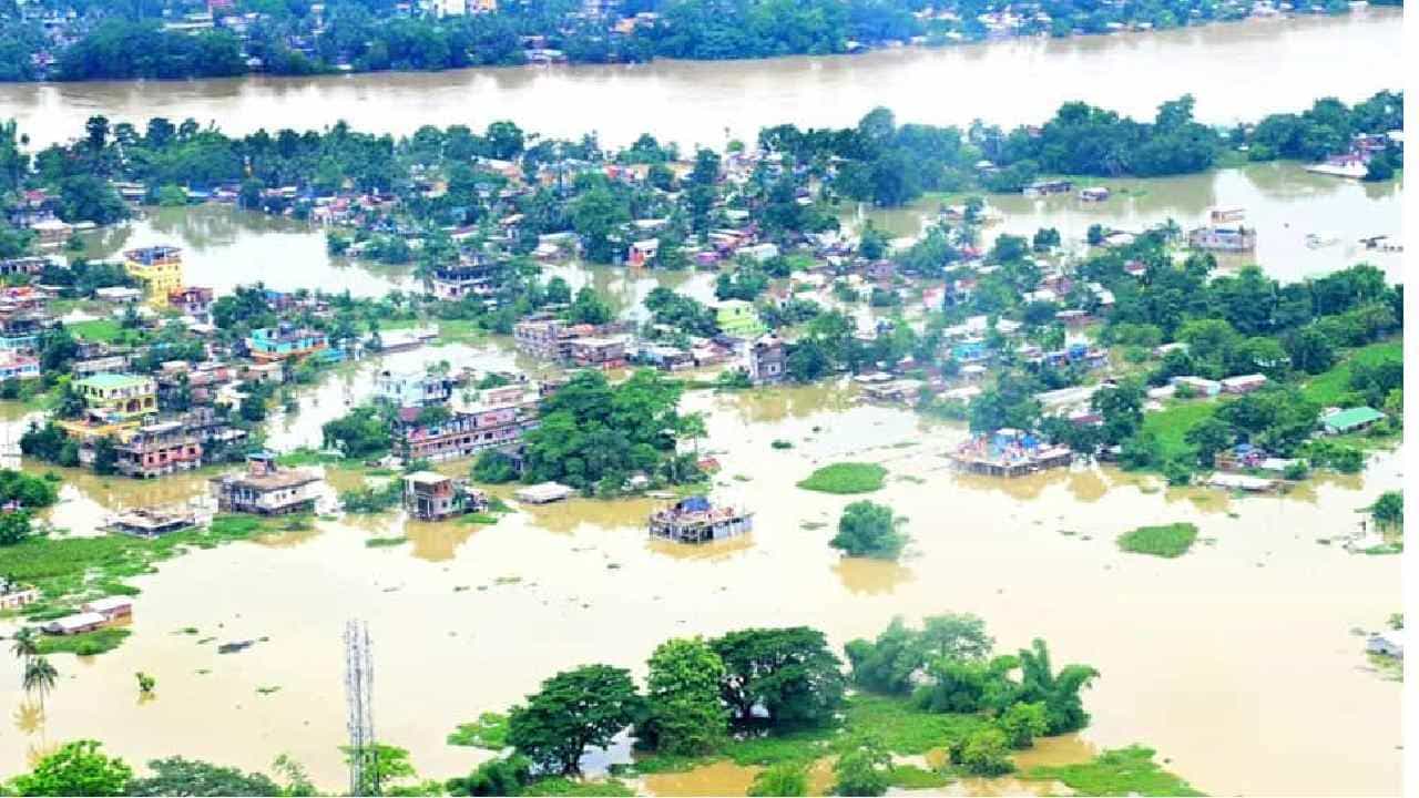 Assam Flood: ಅಸ್ಸಾಂ ಪ್ರವಾಹದಲ್ಲಿ ಸಾವಿನ ಸಂಖ್ಯೆ 108ಕ್ಕೆ ಏರಿಕೆ; ಸಿಲ್ಚಾರ್ಗೆ ಹೆಲಿಕಾಪ್ಟರ್ ಮೂಲಕ ಆಹಾರ, ನೀರಿನ ಪೂರೈಕೆ Assam Flood: ಅಸ್ಸಾಂ ಪ್ರವಾಹದಲ್ಲಿ ಸಾವಿನ ಸಂಖ್ಯೆ 108ಕ್ಕೆ ಏರಿಕೆ; ಸಿಲ್ಚಾರ್ಗೆ ಹೆಲಿಕಾಪ್ಟರ್ ಮೂಲಕ ಆಹಾರ, ನೀರಿನ ಪೂರೈಕೆ