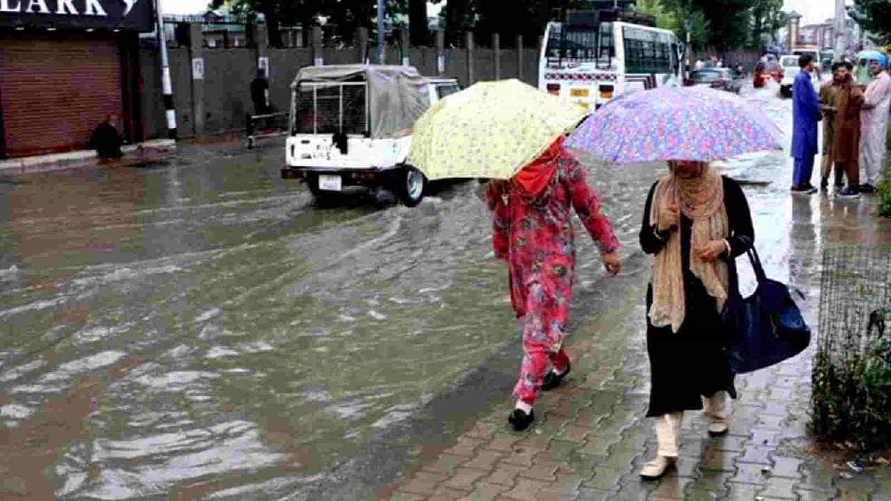 Delhi Rain: ದೆಹಲಿಯಲ್ಲಿ ಜೂನ್ 30ರ ವೇಳೆಗೆ ನೈಋತ್ಯ ಮುಂಗಾರು ಪ್ರವೇಶ ಸಾಧ್ಯತೆ Delhi Rain: ದೆಹಲಿಯಲ್ಲಿ ಜೂನ್ 30ರ ವೇಳೆಗೆ ನೈಋತ್ಯ ಮುಂಗಾರು ಪ್ರವೇಶ ಸಾಧ್ಯತೆ
