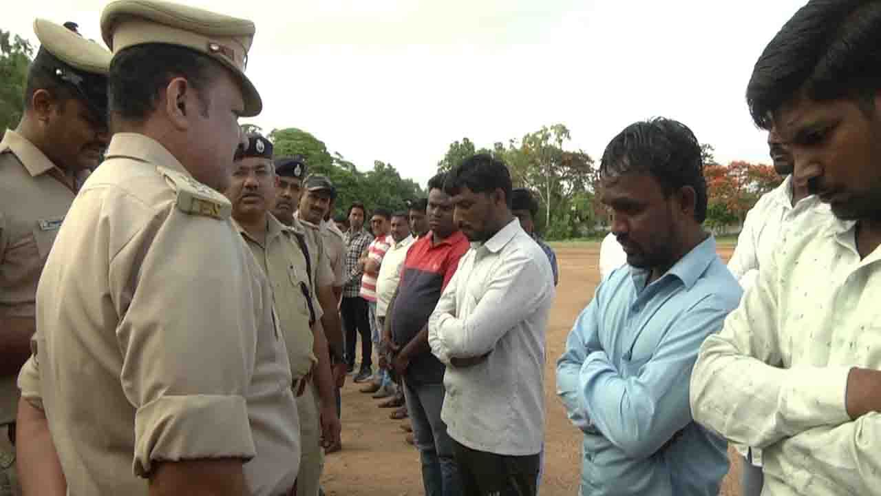 ಭೀಮಾತೀರದ ನಟೋರಿಯಸ್ ಮೃತ ಹಂತಕನ ಹೆಸರಲ್ಲಿ ಆಕ್ಟಿವ್ ಆದ ಮತ್ತೊಂದು ಗ್ಯಾಂಗ್; ರೌಡಿ ಪರೇಡ್ ನಡಿಸಿ ಡಿಎಂಸಿ ಗ್ಯಾಂಗ್ ಬೆವರಿಳಿಸಿದ ಎಸ್ಪಿ ಆನಂದಕುಮಾರ್