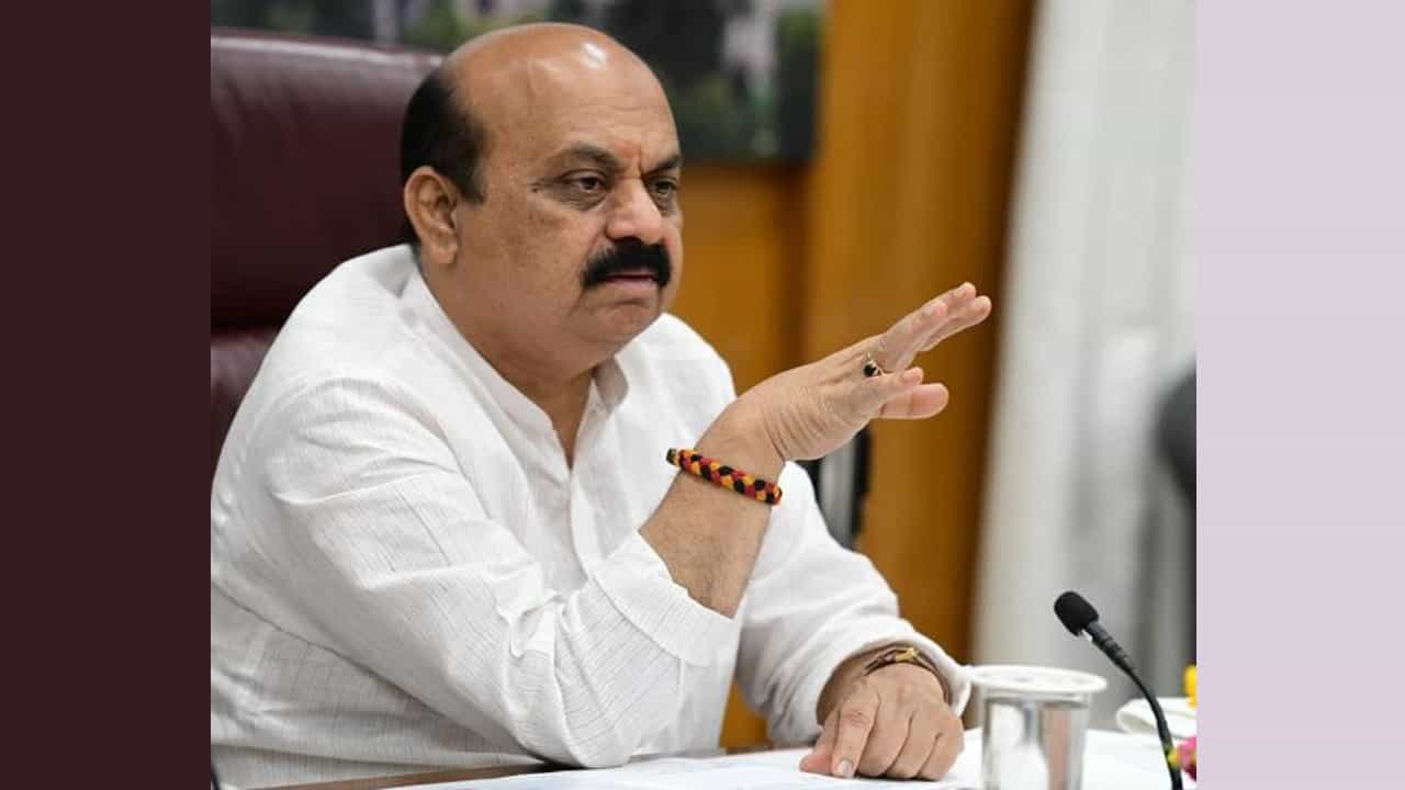 ತಿಂಗಳಲ್ಲಿ 15 ದಿನ ಅರಣ್ಯದಲ್ಲಿ ವಾಸ್ತವ್ಯ ಹೂಡಲು ಅರಣ್ಯ ಇಲಾಖೆಯ ಎಲ್ಲ ಅಧಿಕಾರಿಗಳಿಗೆ ಸಿಎಂ ಬಸವರಾಜ ಬೊಮ್ಮಾಯಿ ತಾಕೀತು ತಿಂಗಳಲ್ಲಿ 15 ದಿನ ಅರಣ್ಯದಲ್ಲಿ ವಾಸ್ತವ್ಯ ಹೂಡಲು ಅರಣ್ಯ ಇಲಾಖೆಯ ಎಲ್ಲ ಅಧಿಕಾರಿಗಳಿಗೆ ಸಿಎಂ ಬಸವರಾಜ ಬೊಮ್ಮಾಯಿ ತಾಕೀತು