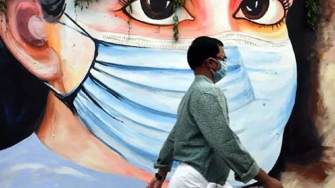 Bengaluru Covid Cases: ಕೊವಿಡ್ ಕೇಸುಗಳ ಹೆಚ್ಚಳ; ಬೆಂಗಳೂರಿನಲ್ಲಿ ಮತ್ತೆ ಮಾಸ್ಕ್ ಕಡ್ಡಾಯ Bengaluru Covid Cases: ಕೊವಿಡ್ ಕೇಸುಗಳ ಹೆಚ್ಚಳ; ಬೆಂಗಳೂರಿನಲ್ಲಿ ಮತ್ತೆ ಮಾಸ್ಕ್ ಕಡ್ಡಾಯ