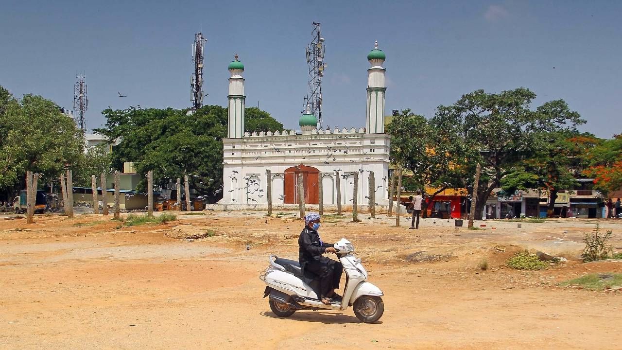 ಈದ್ಗಾ ಮೈದಾನದಲ್ಲಿ ಯೋಗ ದಿನಾಚರಣೆಗೆ ಅನುಮತಿ ಡೌಟ್: ಮತ್ತೆ ನಿರಾಸೆ ಮೂಡಿಸಿದ ಬಿಬಿಎಂಪಿ ಈದ್ಗಾ ಮೈದಾನದಲ್ಲಿ ಯೋಗ ದಿನಾಚರಣೆಗೆ ಅನುಮತಿ ಡೌಟ್: ಮತ್ತೆ ನಿರಾಸೆ ಮೂಡಿಸಿದ ಬಿಬಿಎಂಪಿ