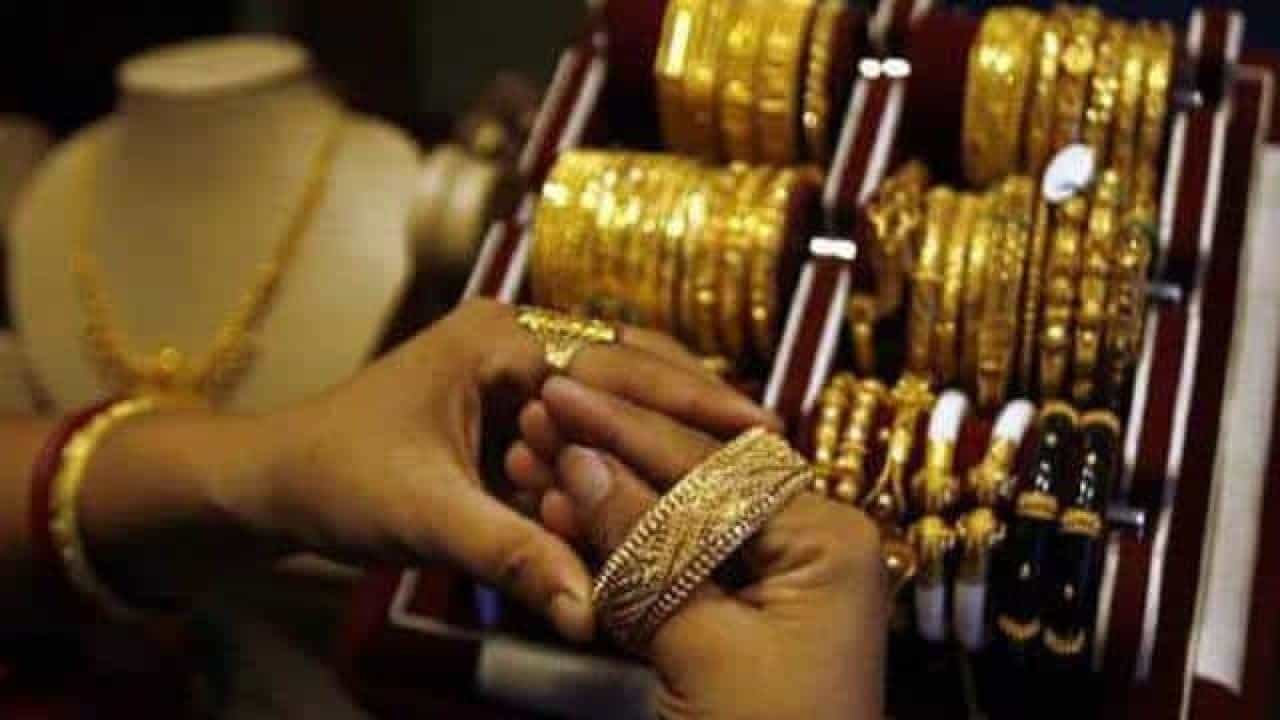 Gold Price Today: ವಿವಿಧ ನಗರಗಳಲ್ಲಿ ಚಿನ್ನದ ಬೆಲೆ ಕೊಂಚ ಏರಿಕೆ. ಬೆಳ್ಳಿ ದರ ಇಂದು 350 ರೂ. ಹೆಚ್ಚಳ Gold Price Today: ವಿವಿಧ ನಗರಗಳಲ್ಲಿ ಚಿನ್ನದ ಬೆಲೆ ಕೊಂಚ ಏರಿಕೆ. ಬೆಳ್ಳಿ ದರ ಇಂದು 350 ರೂ. ಹೆಚ್ಚಳ