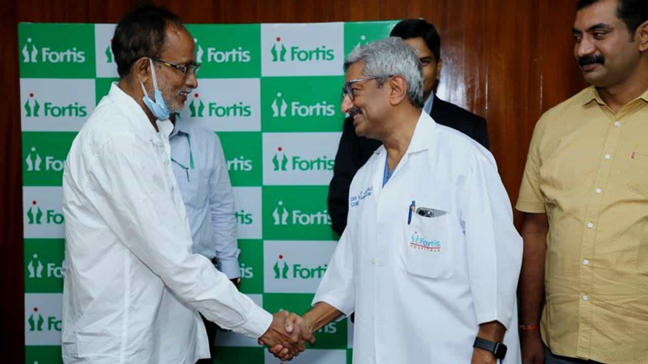 Five Rupees Doctor: ಹೆಸರಾಂತ 5 ರೂ ವೈದ್ಯ ಶಂಕರೇಗೌಡ ಸಂಪೂರ್ಣ ಚೇತರಿಕೆ, ವಿಶ್ರಾಂತಿ ಬಳಿಕ ಉಚಿತ ಚಿಕಿತ್ಸೆ ಮುಂದುವರೆಸುವೆ ಎಂದರು Five Rupees Doctor: ಹೆಸರಾಂತ 5 ರೂ ವೈದ್ಯ ಶಂಕರೇಗೌಡ ಸಂಪೂರ್ಣ ಚೇತರಿಕೆ, ವಿಶ್ರಾಂತಿ ಬಳಿಕ ಉಚಿತ ಚಿಕಿತ್ಸೆ ಮುಂದುವರೆಸುವೆ ಎಂದರು
