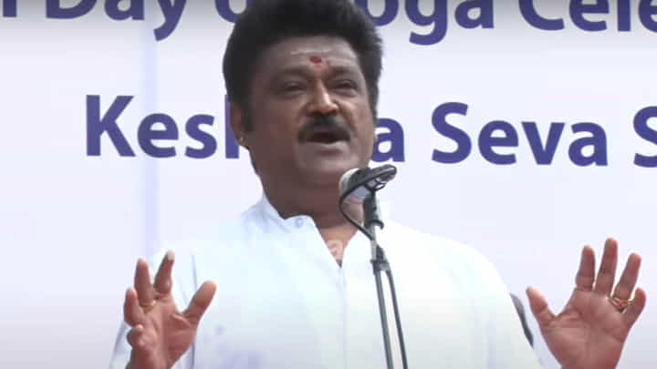 ಯೋಗ ಎಂದರೆ ಹಿಂದೂ ಧರ್ಮಕ್ಕೆ ಸಂಬಂಧಿಸಿದ್ದಲ್ಲ, ಅದು ದೇಹಕ್ಕೆ ಸಂಬಂಧಿಸಿದ್ದು ಎಂದ ಜಗ್ಗೇಶ್ ಯೋಗ ಎಂದರೆ ಹಿಂದೂ ಧರ್ಮಕ್ಕೆ ಸಂಬಂಧಿಸಿದ್ದಲ್ಲ, ಅದು ದೇಹಕ್ಕೆ ಸಂಬಂಧಿಸಿದ್ದು ಎಂದ ಜಗ್ಗೇಶ್