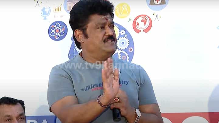 ರಸ್ತೆಯಲ್ಲಿ ನನ್ನ ತಂದೆ ಬೂಟ್ನಲ್ಲಿ ಹೊಡೆಯುತ್ತಿದ್ದರು; ನೆನಪಿನ ಬುತ್ತಿ ತೆರೆದಿಟ್ಟ ಜಗ್ಗೇಶ್ ರಸ್ತೆಯಲ್ಲಿ ನನ್ನ ತಂದೆ ಬೂಟ್ನಲ್ಲಿ ಹೊಡೆಯುತ್ತಿದ್ದರು; ನೆನಪಿನ ಬುತ್ತಿ ತೆರೆದಿಟ್ಟ ಜಗ್ಗೇಶ್