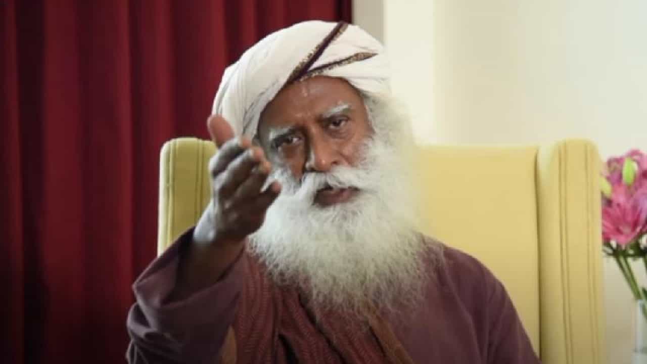 Jaggi Vasudev: ಕ್ಯಾಮೆರಾ ಆಫ್ ಮಾಡ್ರಿ; ಟಿವಿ ಸಂದರ್ಶನದಲ್ಲಿ ತಾಳ್ಮೆ ಕಳೆದುಕೊಂಡ ಸದ್ಗುರು ಜಗ್ಗಿ ವಾಸುದೇವ್ Jaggi Vasudev: ಕ್ಯಾಮೆರಾ ಆಫ್ ಮಾಡ್ರಿ; ಟಿವಿ ಸಂದರ್ಶನದಲ್ಲಿ ತಾಳ್ಮೆ ಕಳೆದುಕೊಂಡ ಸದ್ಗುರು ಜಗ್ಗಿ ವಾಸುದೇವ್
