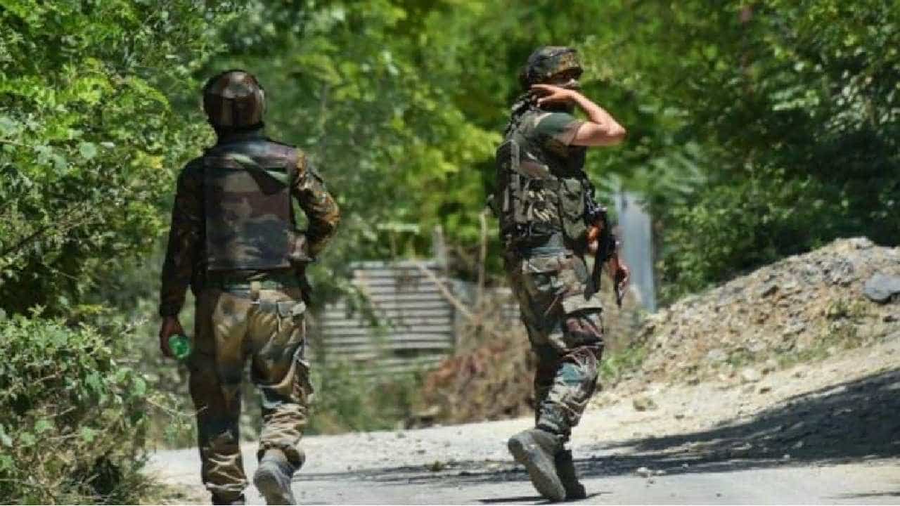 Jammu Kashmir: ಜಮ್ಮು ಕಾಶ್ಮೀರದಲ್ಲಿ ಉಗ್ರರ ಗುಂಡೇಟಿಗೆ ಪೊಲೀಸ್ ಅಧಿಕಾರಿ ಬಲಿ; ಹಲವರಿಗೆ ಗಾಯ