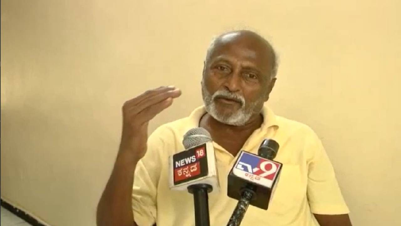 ಆರ್ಎಸ್ಎಸ್ನವರು ದೇಶಕ್ಕಾಗಿ ಹೋರಾಡಿ ಜೈಲಿಗೆ ಹೋದವರಲ್ಲ: ಪಠ್ಯ ಪರಿಷ್ಕರಣೆ ಬಗ್ಗೆ ಹಿರಿಯ ಸಾಹಿತಿ ಕುಂ. ವೀರಭದ್ರಪ್ಪ ಕಿಡಿ ಆರ್ಎಸ್ಎಸ್ನವರು ದೇಶಕ್ಕಾಗಿ ಹೋರಾಡಿ ಜೈಲಿಗೆ ಹೋದವರಲ್ಲ: ಪಠ್ಯ ಪರಿಷ್ಕರಣೆ ಬಗ್ಗೆ ಹಿರಿಯ ಸಾಹಿತಿ ಕುಂ. ವೀರಭದ್ರಪ್ಪ ಕಿಡಿ