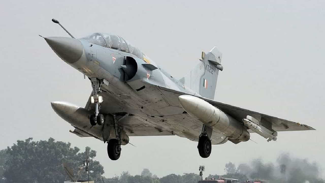 Mirage Fighter Jet: ಭಾರತೀಯ ವಾಯುಪಡೆಗೆ ‘ಮಿರಾಜ್–2000’ ಯುದ್ಧ ವಿಮಾನದ ಮೇಲೆ ವ್ಯಾಮೋಹವೇಕೆ? Mirage Fighter Jet: ಭಾರತೀಯ ವಾಯುಪಡೆಗೆ ‘ಮಿರಾಜ್–2000’ ಯುದ್ಧ ವಿಮಾನದ ಮೇಲೆ ವ್ಯಾಮೋಹವೇಕೆ?