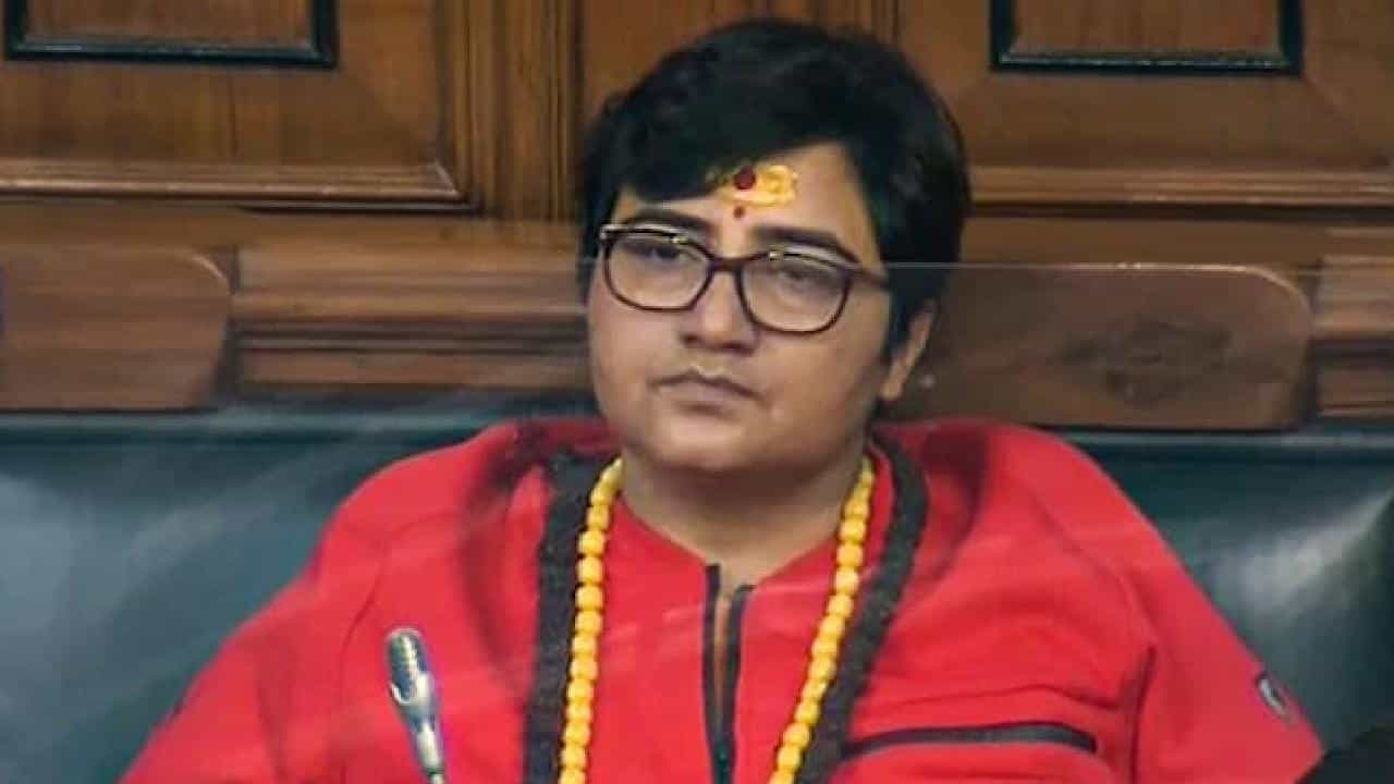 Sadhvi Pragya: ಸತ್ಯ ಹೇಳೋದು ದಂಗೆಯೇ?; ನೂಪುರ್ ಶರ್ಮಾಗೆ ಸಾಧ್ವಿ ಪ್ರಜ್ಞಾ ಠಾಕೂರ್ ಬೆಂಬಲ Sadhvi Pragya: ಸತ್ಯ ಹೇಳೋದು ದಂಗೆಯೇ?; ನೂಪುರ್ ಶರ್ಮಾಗೆ ಸಾಧ್ವಿ ಪ್ರಜ್ಞಾ ಠಾಕೂರ್ ಬೆಂಬಲ