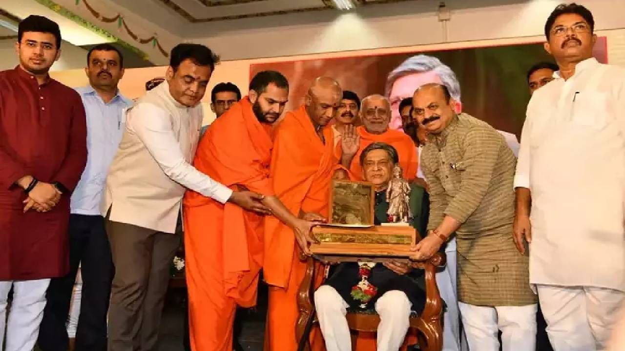 ನಾಡಪ್ರಭು ಕೆಂಪೇಗೌಡರು ಯಾರ ಒಬ್ಬರ ಸ್ವತ್ತಲ್ಲ, ಇಡೀ ಜನಾಂಗದ ಸ್ವತ್ತು: ಮಾಜಿ ಸಿಎಂ ಎಸ್.ಎಂ. ಕೃಷ್ಣ ಹೇಳಿಕೆ ನಾಡಪ್ರಭು ಕೆಂಪೇಗೌಡರು ಯಾರ ಒಬ್ಬರ ಸ್ವತ್ತಲ್ಲ, ಇಡೀ ಜನಾಂಗದ ಸ್ವತ್ತು: ಮಾಜಿ ಸಿಎಂ ಎಸ್.ಎಂ. ಕೃಷ್ಣ ಹೇಳಿಕೆ