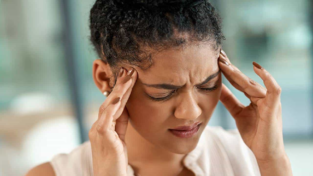 Migraine: ಮೈಗ್ರೇನ್ನಿಂದ ಬಳಲುತ್ತಿದ್ದೀರಾ? ಹಾಗಾದರೆ ತಜ್ಞರು ನೀಡಿರುವ ಈ ಸಲಹೆಗಳನ್ನು ಪಾಲಿಸಿ..! Migraine: ಮೈಗ್ರೇನ್ನಿಂದ ಬಳಲುತ್ತಿದ್ದೀರಾ? ಹಾಗಾದರೆ ತಜ್ಞರು ನೀಡಿರುವ ಈ ಸಲಹೆಗಳನ್ನು ಪಾಲಿಸಿ..!