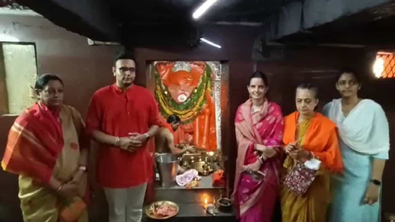 ಹಂಪಿ ಪ್ರವಾಸ ಹಿನ್ನೆಲೆ ಅಂಜನಾದ್ರಿ ಪರ್ವತಕ್ಕೆ ಮೈಸೂರಿನ ಯದುವೀರ್ ದಂಪತಿ ಭೇಟಿ ಹಂಪಿ ಪ್ರವಾಸ ಹಿನ್ನೆಲೆ ಅಂಜನಾದ್ರಿ ಪರ್ವತಕ್ಕೆ ಮೈಸೂರಿನ ಯದುವೀರ್ ದಂಪತಿ ಭೇಟಿ